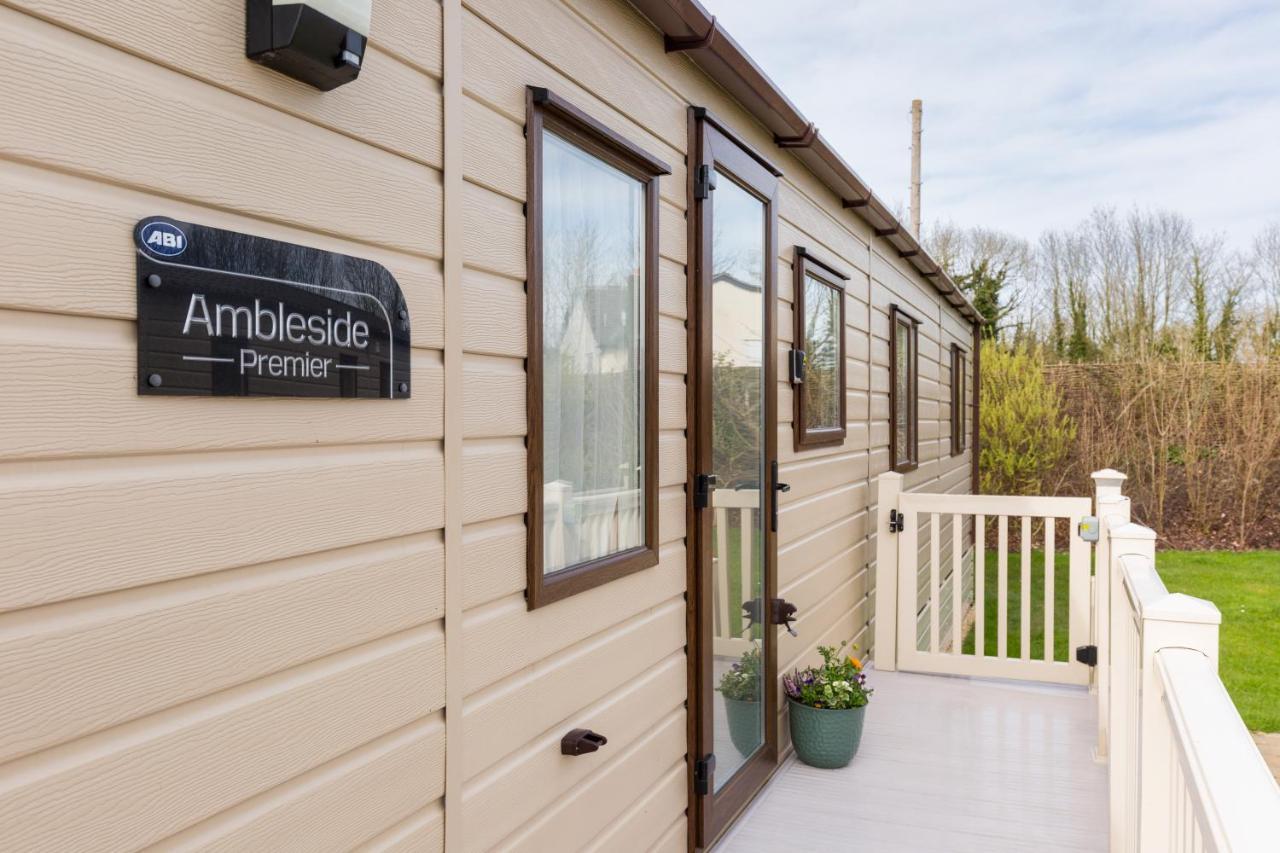 Cottontail Lodge - Hot Tub - Pet Friendly South Cerney Exterior photo