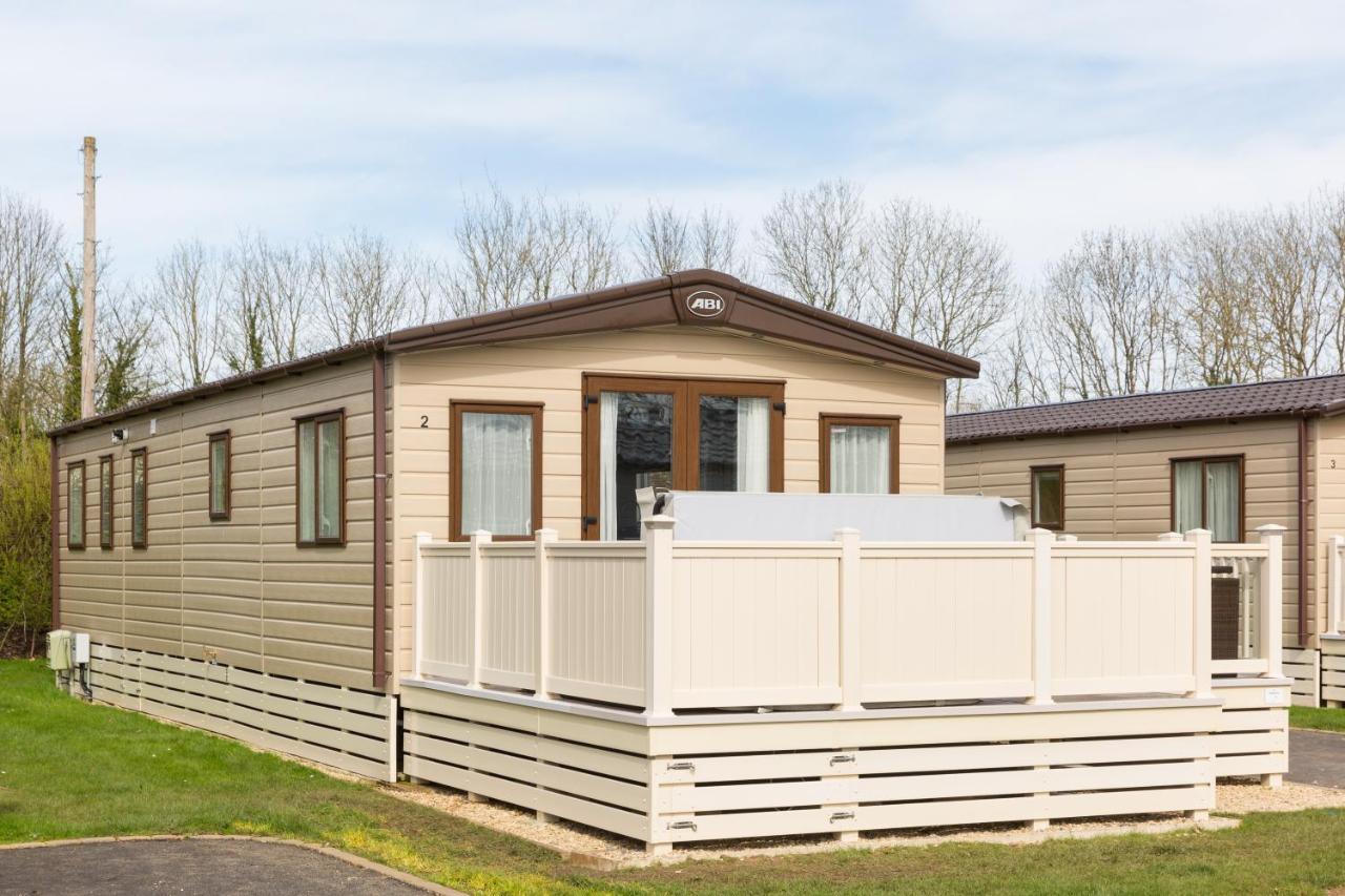 Cottontail Lodge - Hot Tub - Pet Friendly South Cerney Exterior photo