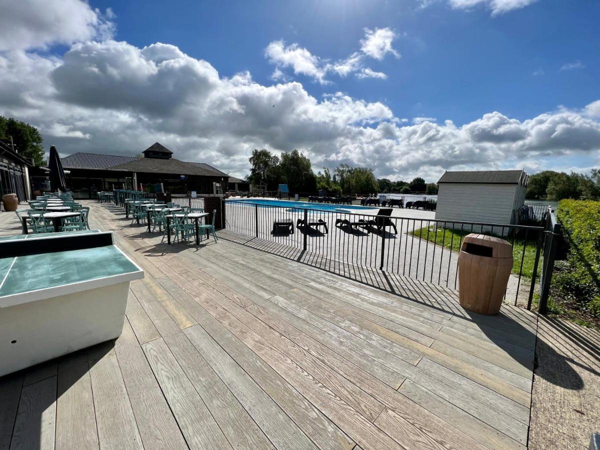 Cottontail Lodge - Hot Tub - Pet Friendly South Cerney Exterior photo