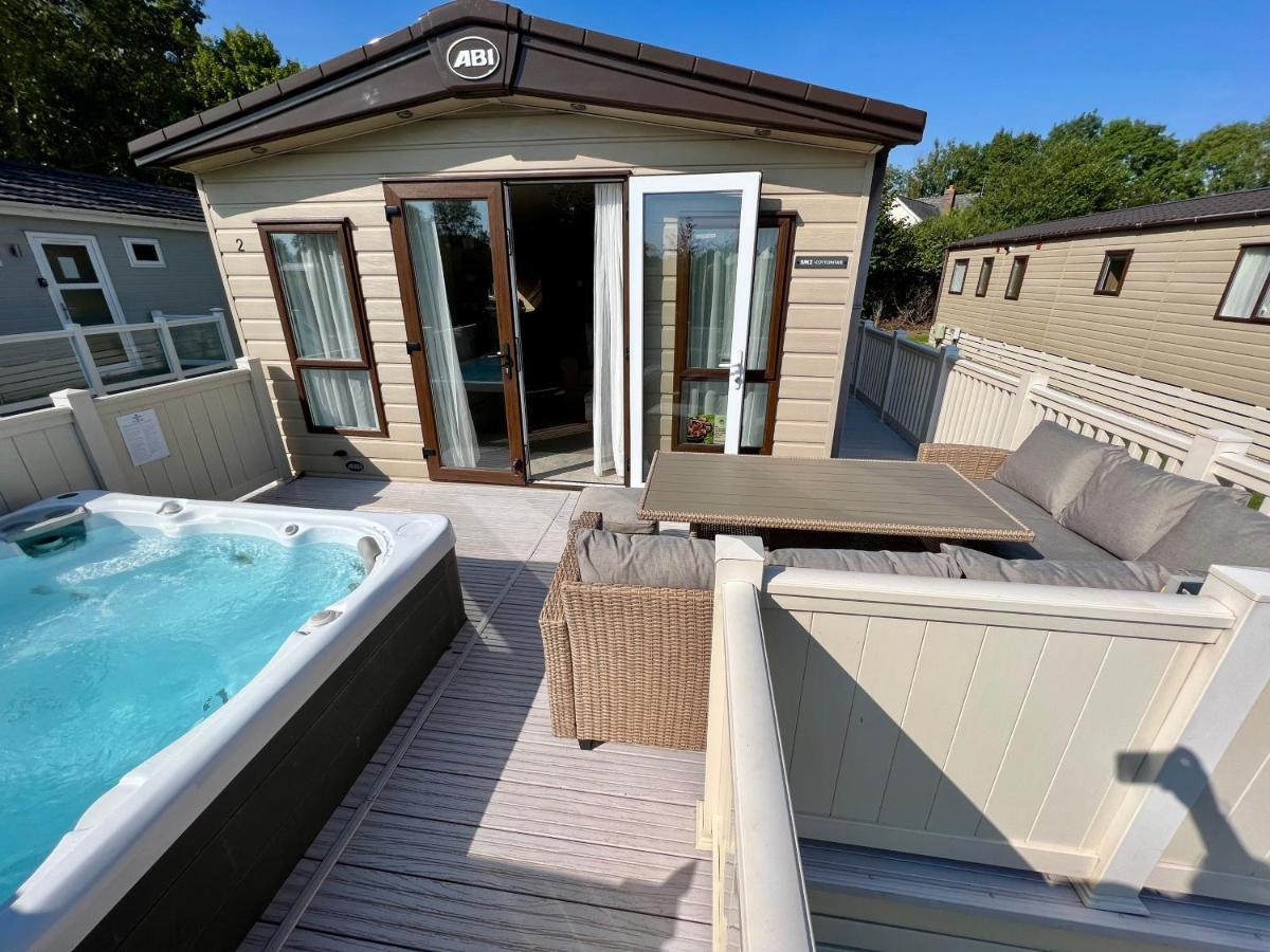 Cottontail Lodge - Hot Tub - Pet Friendly South Cerney Exterior photo